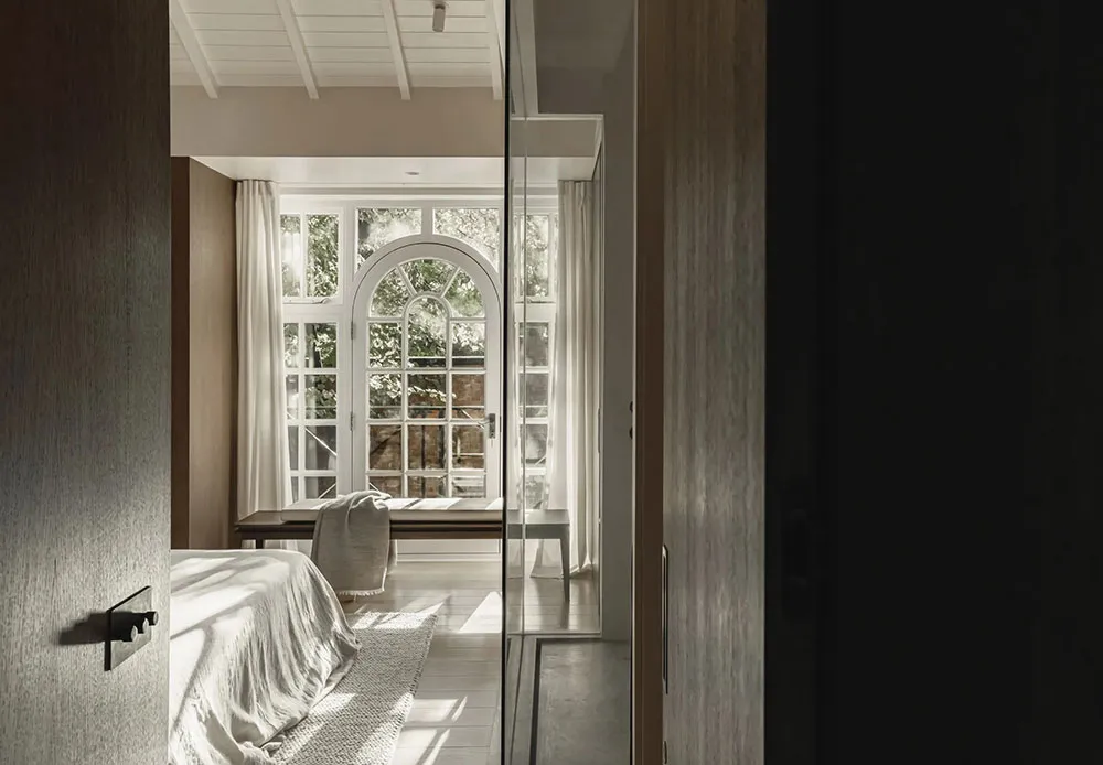 Style moderne et élégant dans des tons laitiers à Londres - Gallery image 16