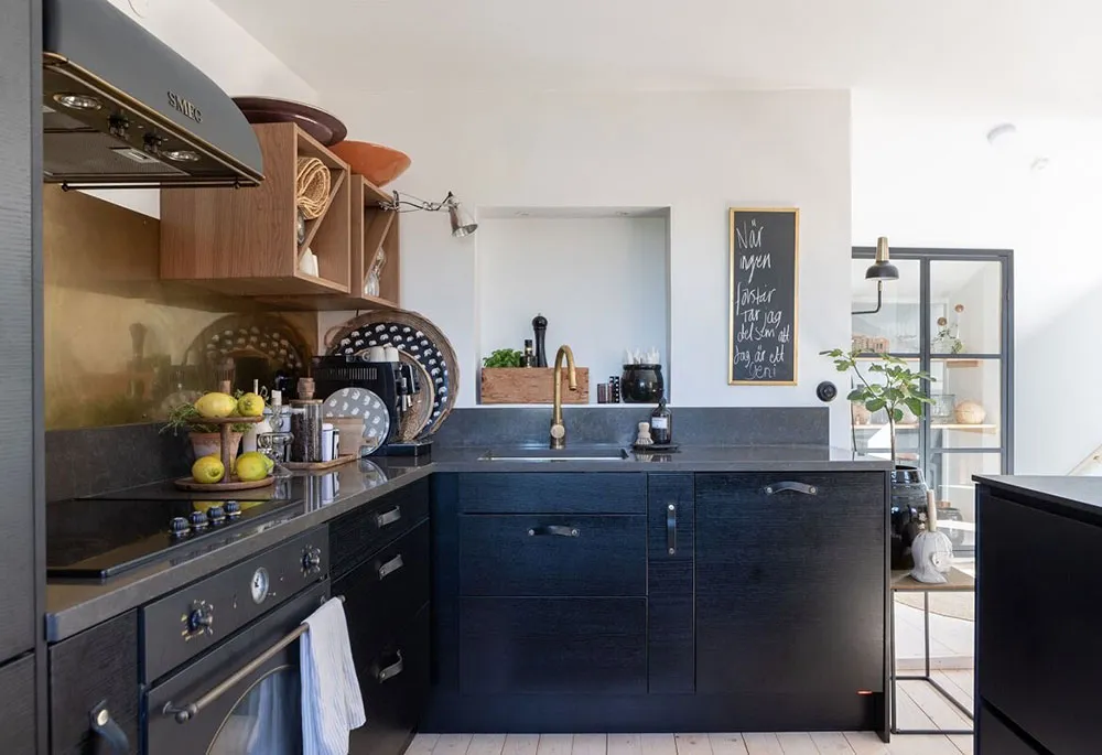 Контрастный и стильный интерьер небольшого дома в Швеции - Gallery image 5