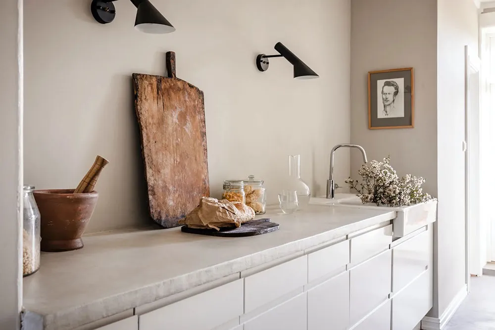 Intérieur scandinave chaud avec mur sombre en vedette (69 m²) - Gallery image 10