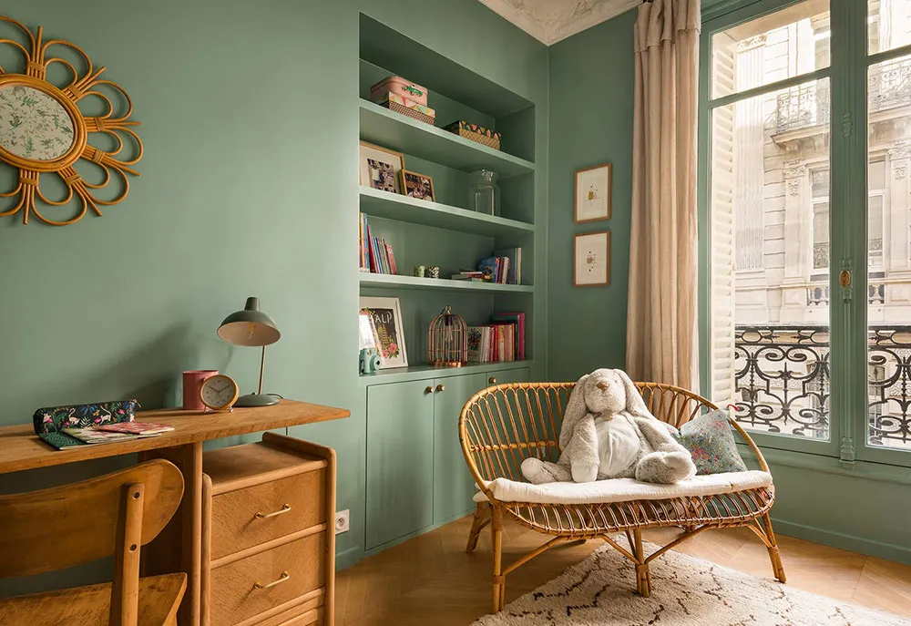 Beautifull enfants avec des murs décorés d' motifs exotiques dans un appartement parisien élégant - Gallery image 13