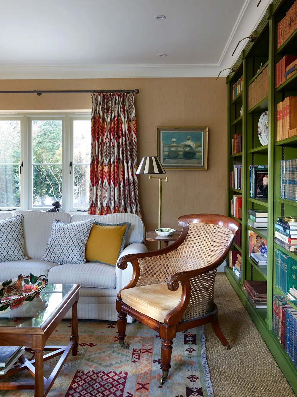 Reino de impresiones coloridas en el diseño de una acogedora casa inglesa - Gallery image 13