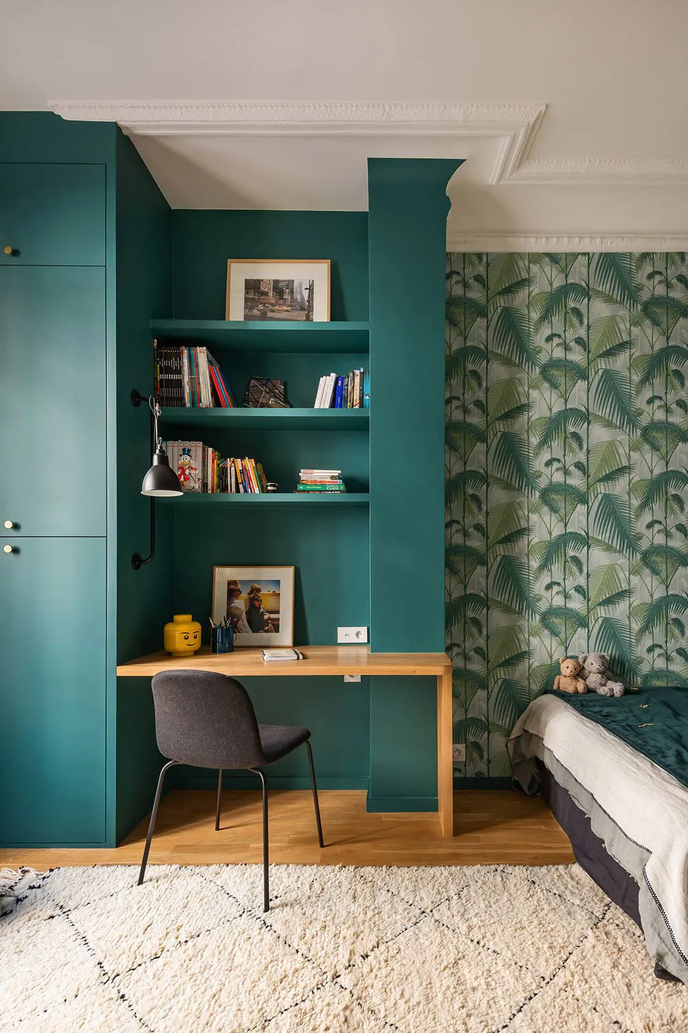 Beautifull enfants avec des murs décorés d' motifs exotiques dans un appartement parisien élégant - Gallery image 9