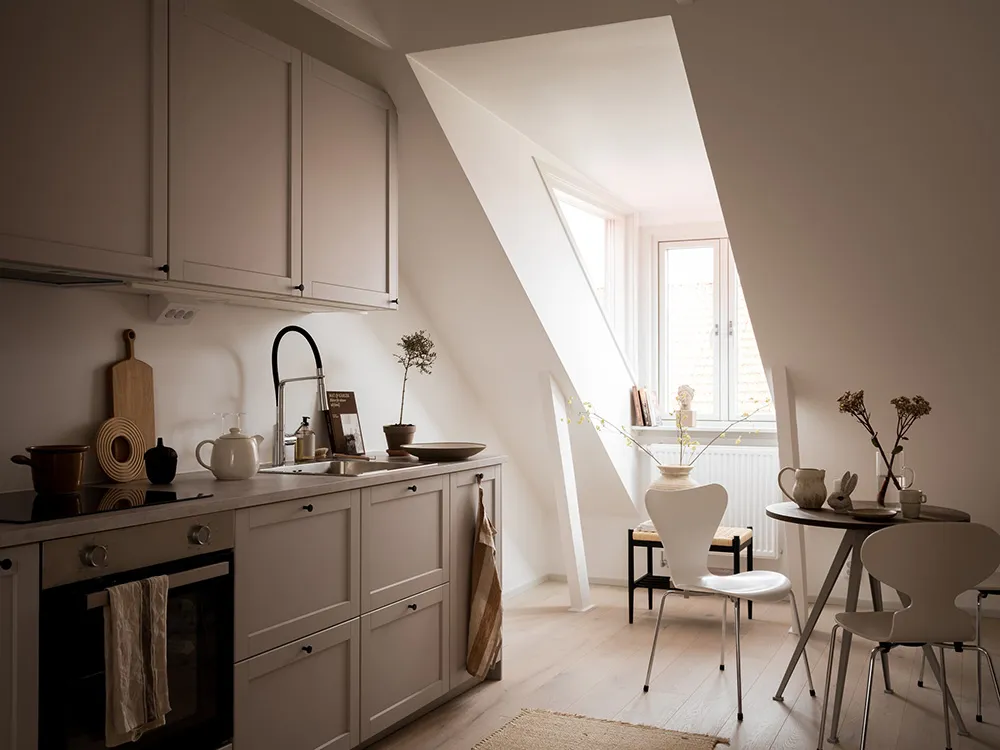 Маленькая квартира-студия на чердаке с нежным интерьером (35 кв. м) - Gallery image 16