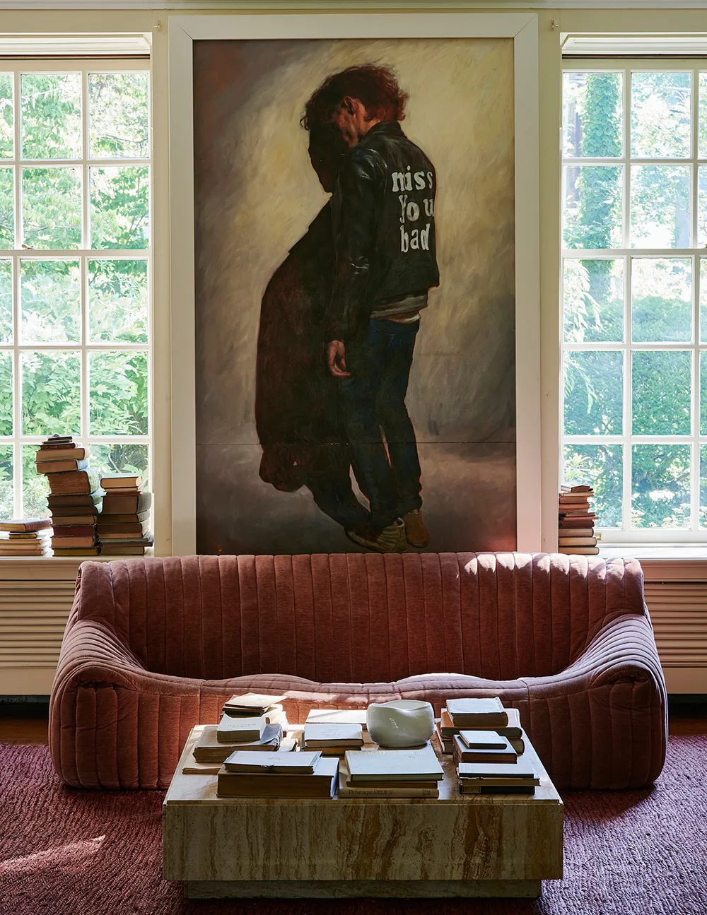 एक आरामदायक कंट्री हाउस, जिसमें एक सुंदर सफेद वरांडा है। - Gallery image 3