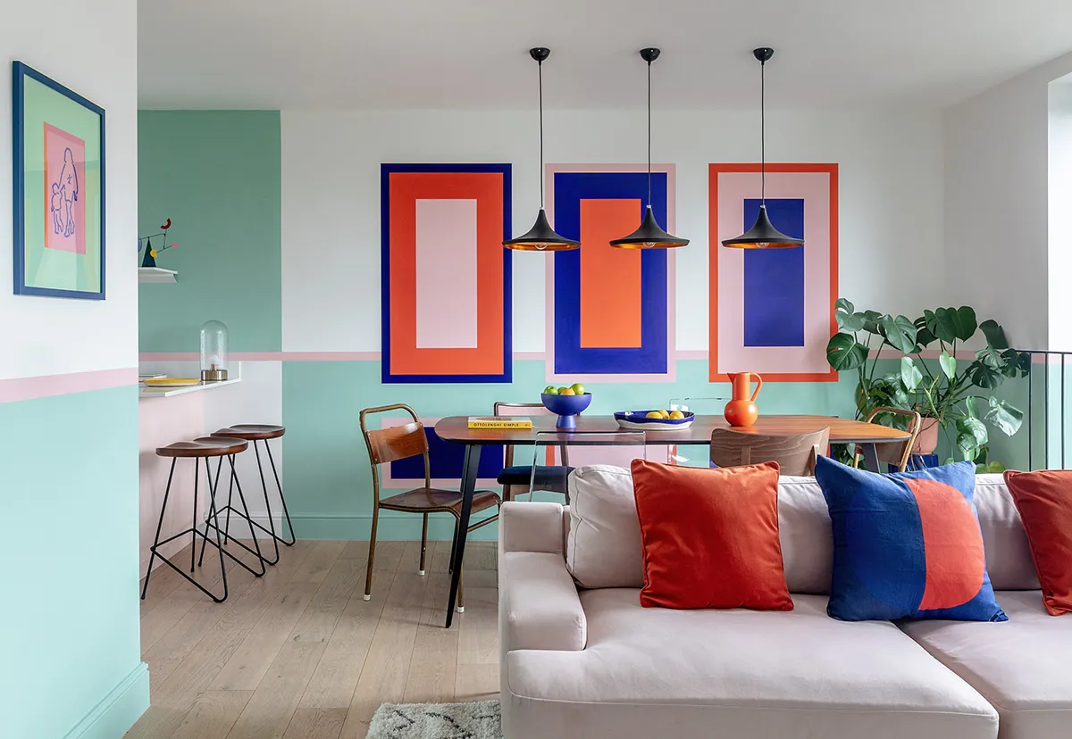 Des peintures incroyables dans le design d'une maison de ville moderne à Londres - Gallery image 7