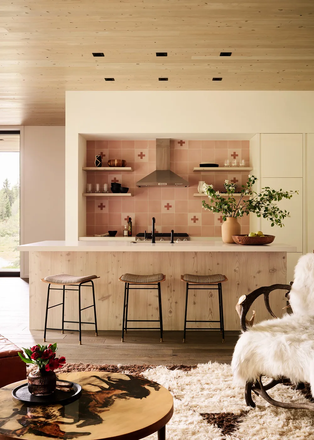 Stilvolle und gemütliche Interieurs moderner Häuser in der Eichenhecke in Kalifornien - Gallery image 24