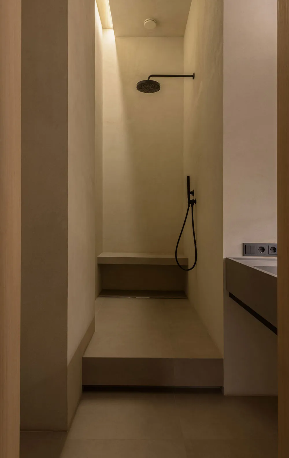 Minimalismo cálido con pared de ladrillo para familia joven en Kiev (95 m²) - Gallery image 15