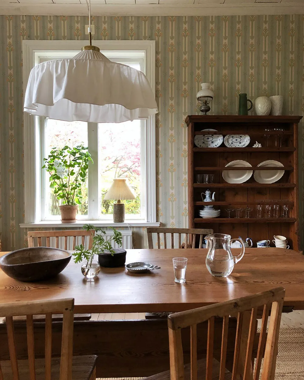 Mar de acogedora en los interiores de un cómodo coto sueco - Gallery image 10