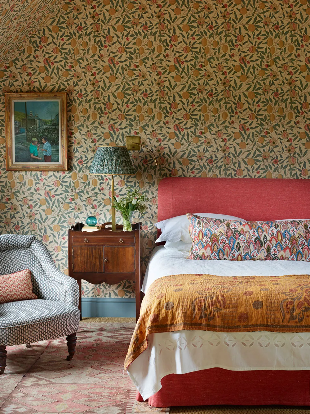 Reino de impresiones coloridas en el diseño de una acogedora casa inglesa - Gallery image 4