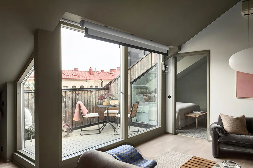 Une intéressante appartement de mansarde avec murs olive et terrasse (66 m²) - Gallery image 5