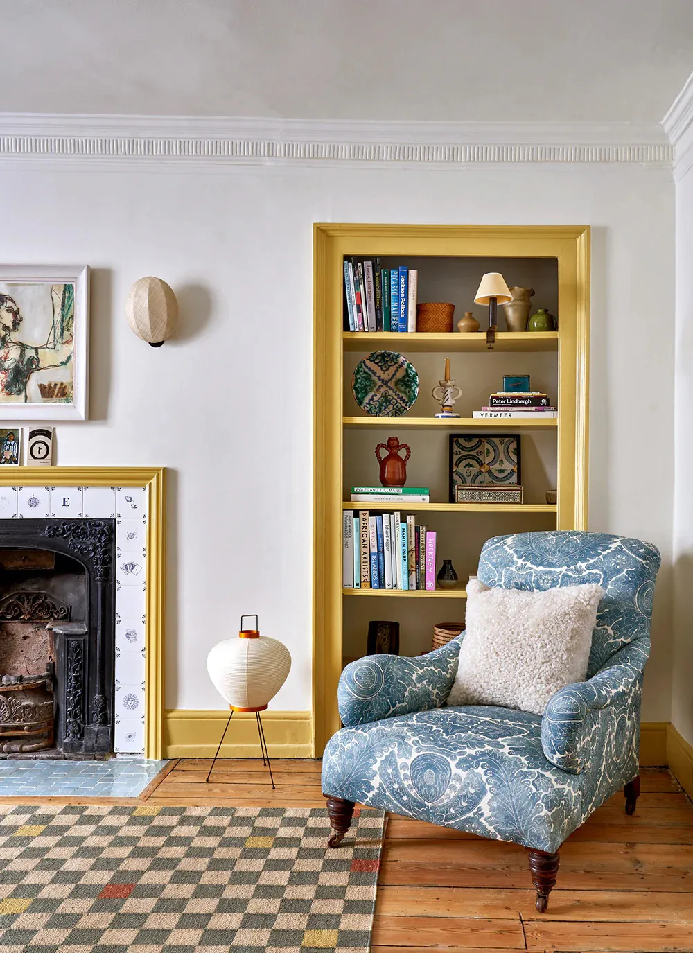 Antiquités et couleurs vives : un intérieur joyeux dans une maison anglaise ancienne - Gallery image 3
