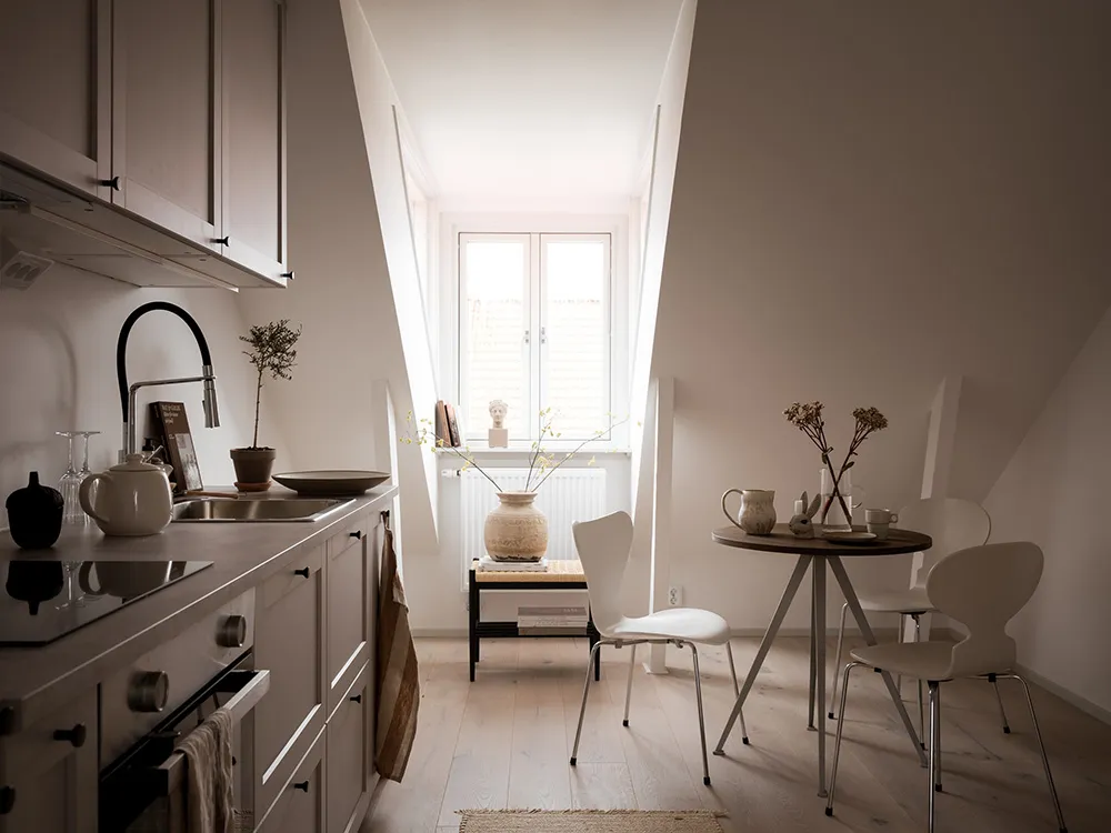 Маленькая квартира-студия на чердаке с нежным интерьером (35 кв. м) - Gallery image 15