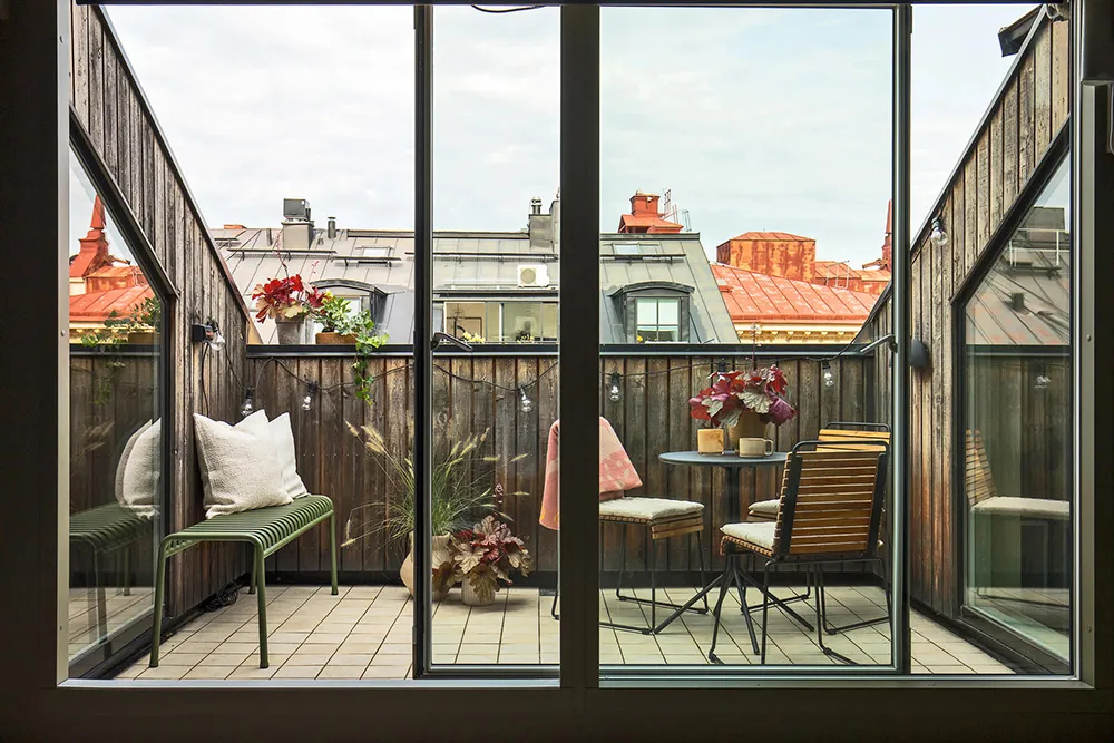 Une intéressante appartement de mansarde avec murs olive et terrasse (66 m²) - Gallery image 6