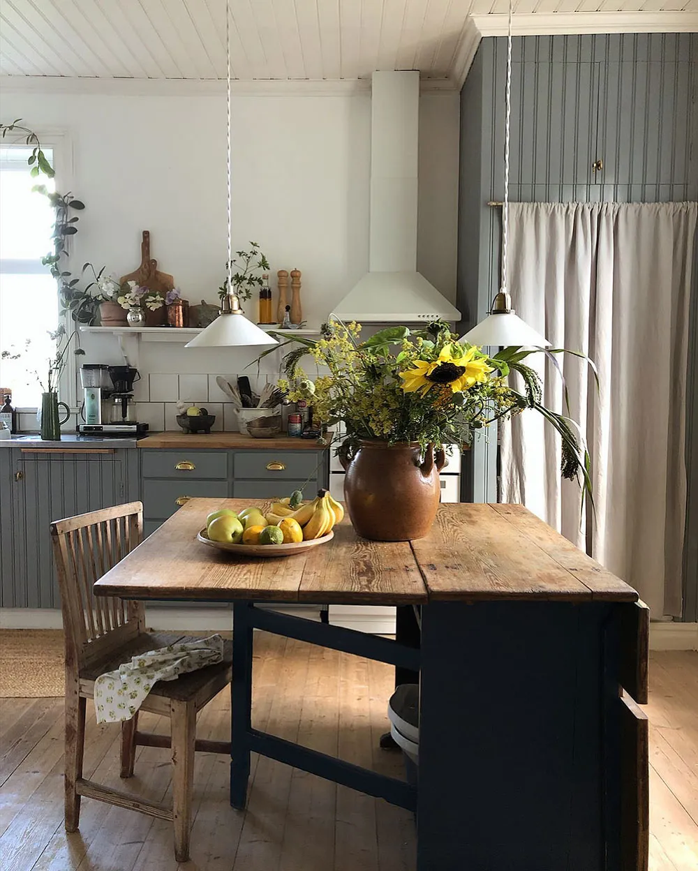 Mar de acogedora en los interiores de un cómodo coto sueco - Gallery image 8