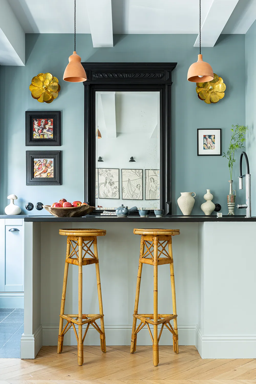 Мяккі відтінки блакитного у чарівній маленькій квартири в Парижі (35 м²) - Gallery image 7