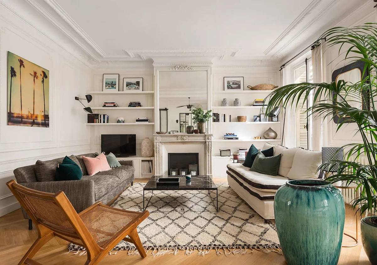 Beautifull enfants avec des murs décorés d' motifs exotiques dans un appartement parisien élégant - Gallery image 1