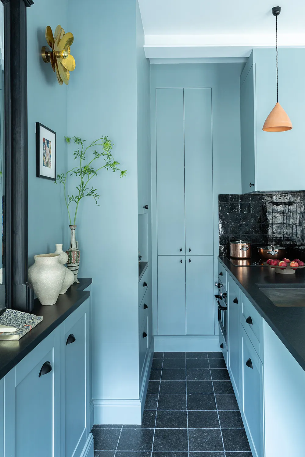 Мяккі відтінки блакитного у чарівній маленькій квартири в Парижі (35 м²) - Gallery image 5