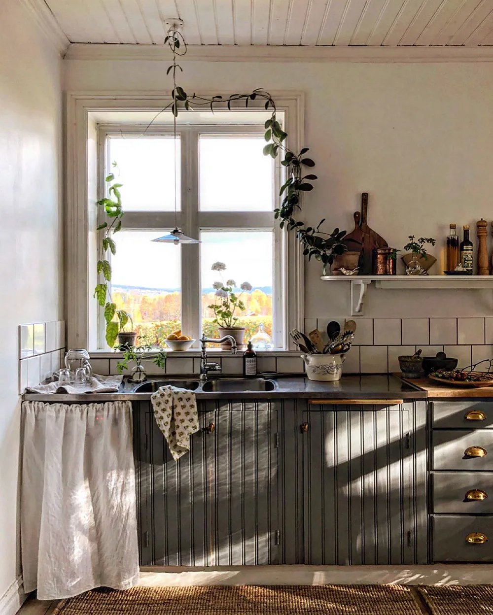 Mar de acogedora en los interiores de un cómodo coto sueco - Gallery image 7