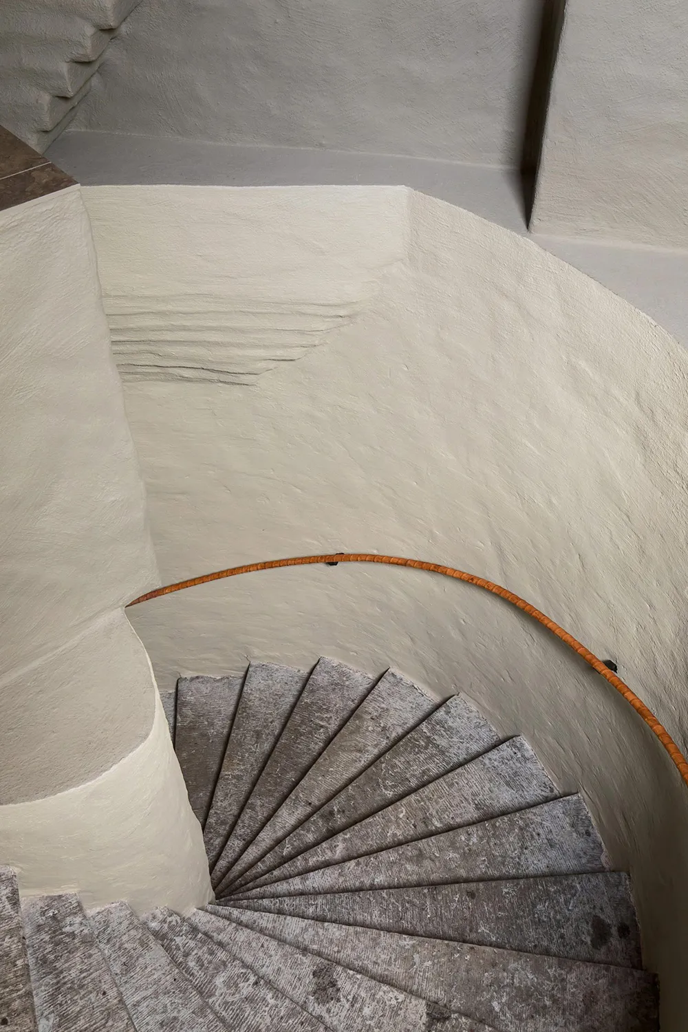 Une intéressante appartement de mansarde avec murs olive et terrasse (66 m²) - Gallery image 15