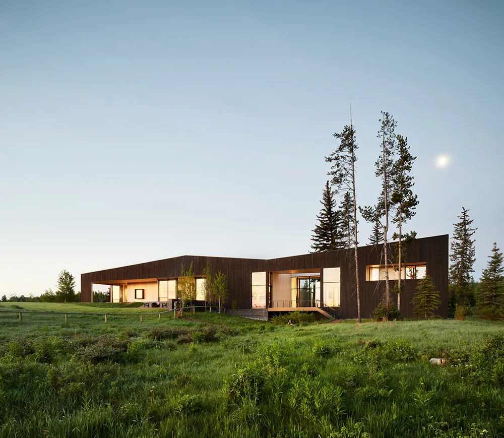 Stilvolle und gemütliche Interieurs moderner Häuser in der Eichenhecke in Kalifornien - Gallery image 4