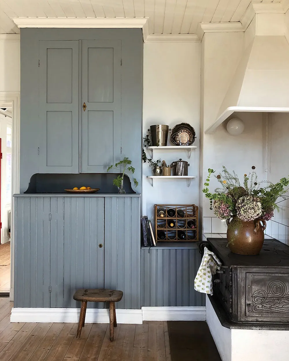 Mar de acogedora en los interiores de un cómodo coto sueco - Gallery image 9