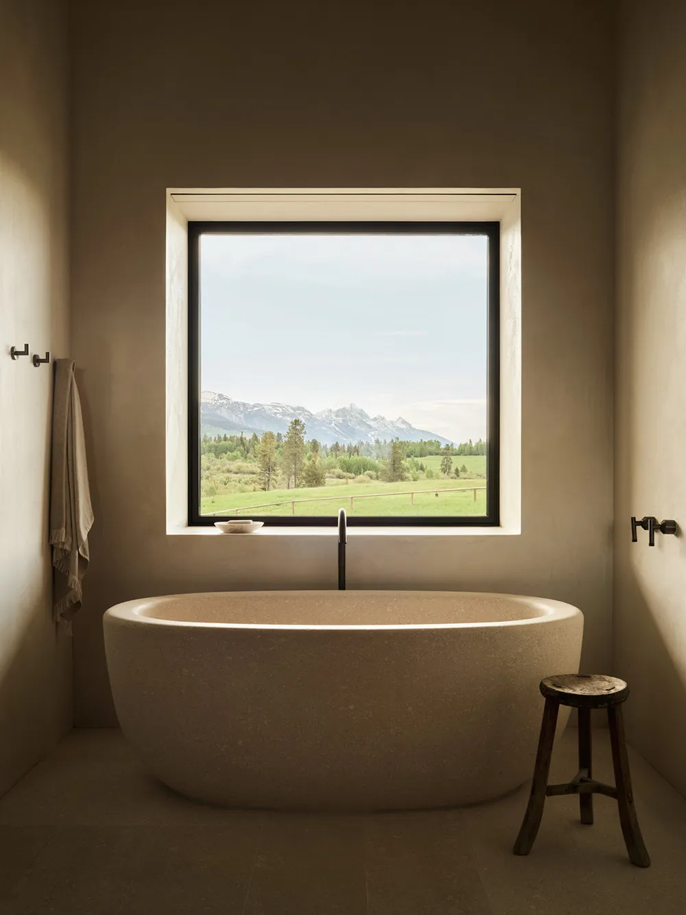 Stilvolle und gemütliche Interieurs moderner Häuser in der Eichenhecke in Kalifornien - Gallery image 14