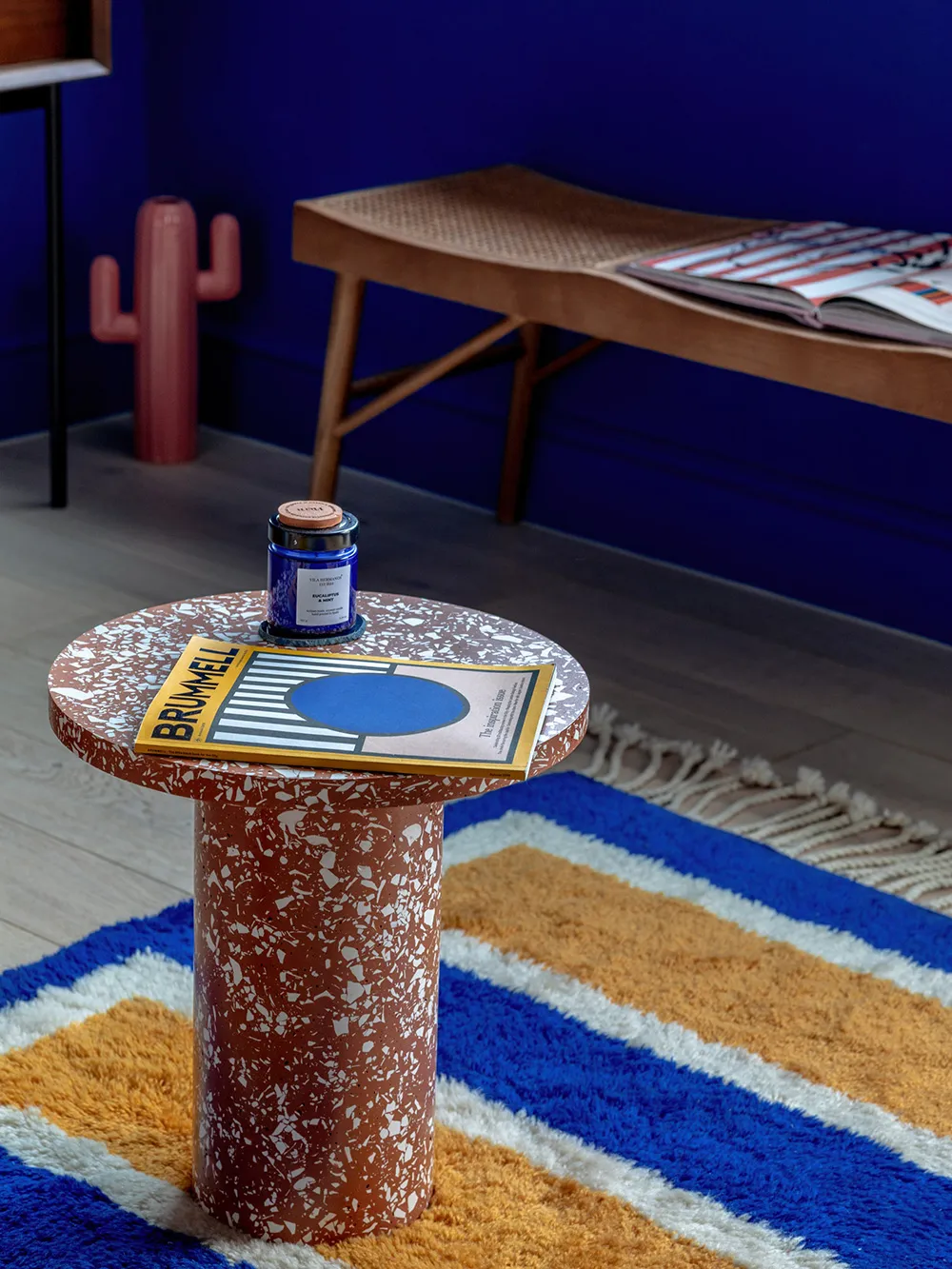 Des peintures incroyables dans le design d'une maison de ville moderne à Londres - Gallery image 3