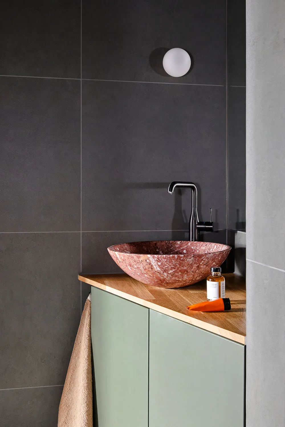 オスロの旧市街地にあるカラフルなアパートの内装 - Gallery image 10