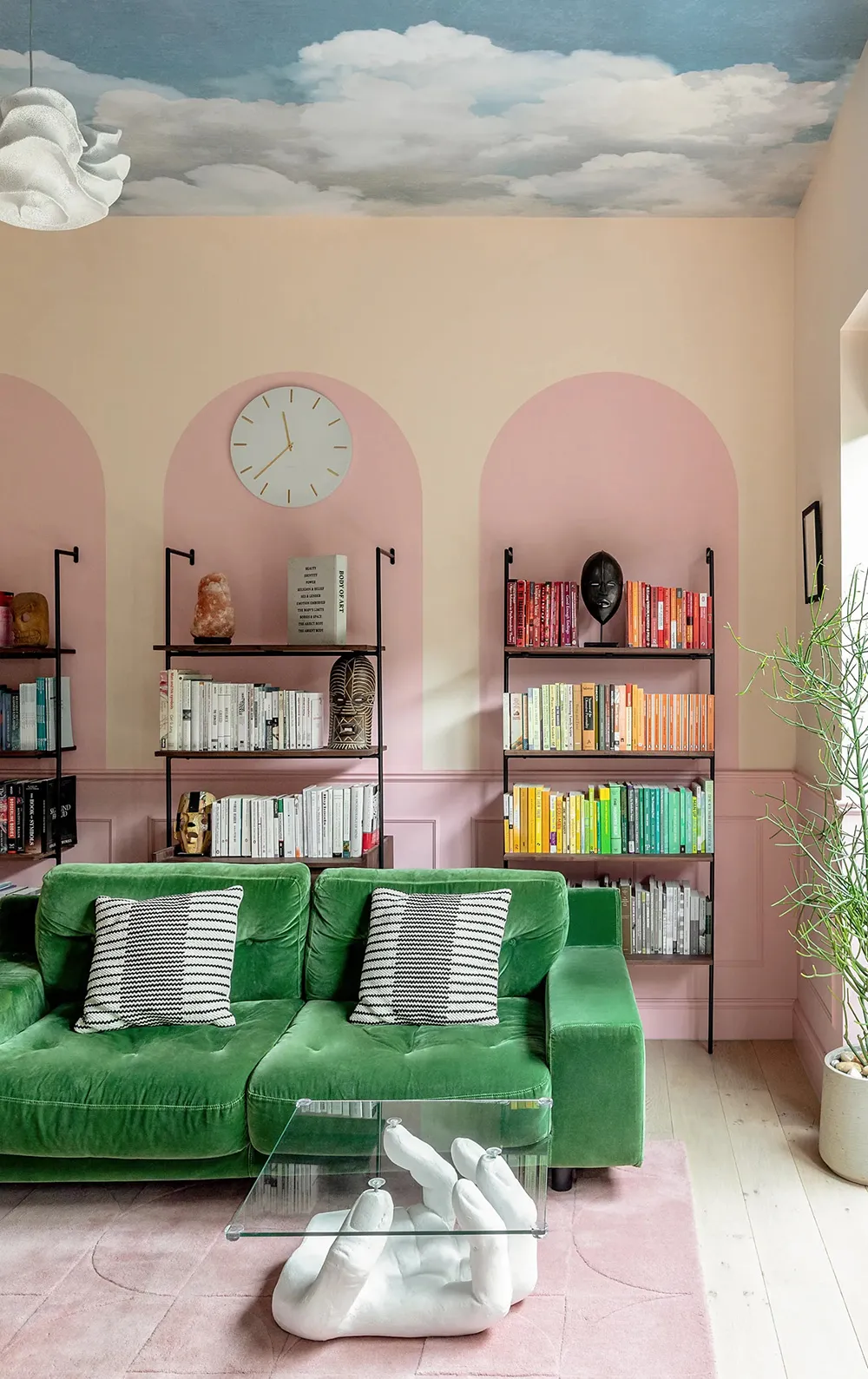 Des peintures incroyables dans le design d'une maison de ville moderne à Londres - Gallery image 6