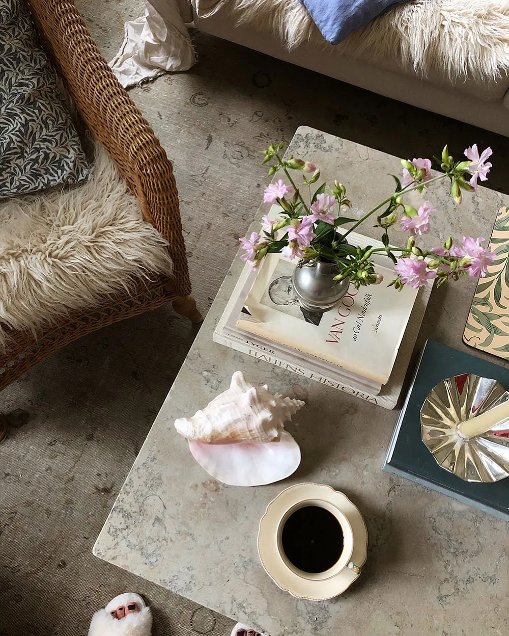 Mar de acogedora en los interiores de un cómodo coto sueco - Gallery image 4