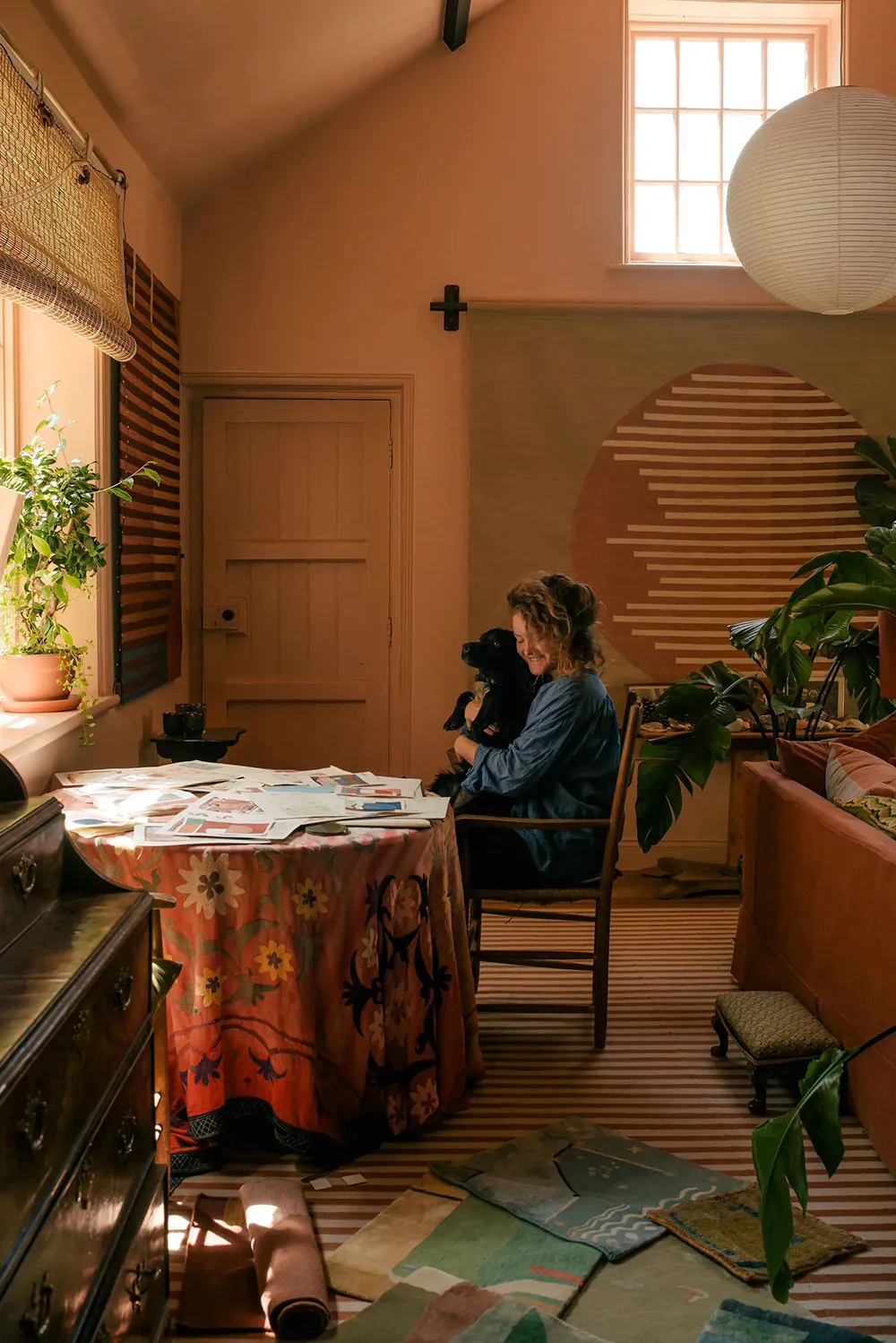 Expressive Paint Colors in the Design of a Rural Cottage in England - Gallery image 6