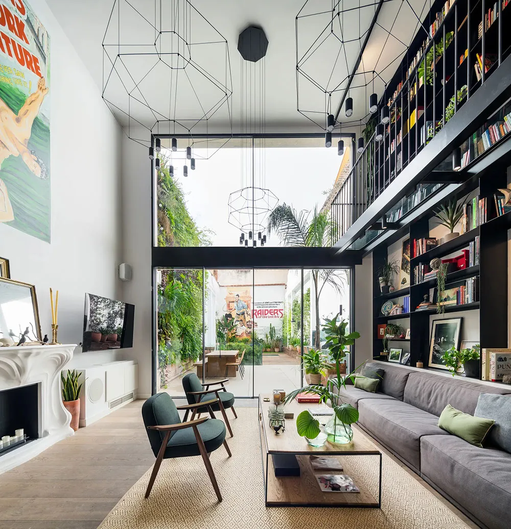 Impressive 4-Story Private House in Barcelona - Gallery image 1