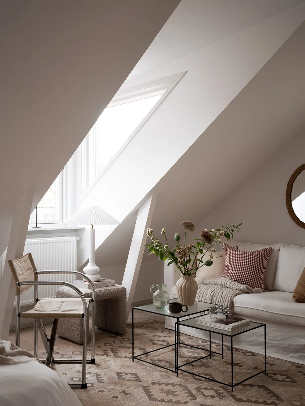 Маленькая квартира-студия на чердаке с нежным интерьером (35 кв. м) - Gallery image 13