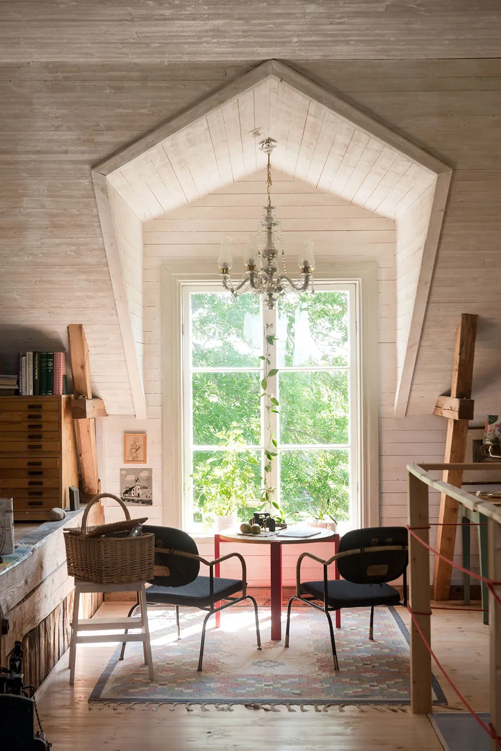 Une belle maison suédoise de campagne avec véranda et vues panoramiques - Gallery image 19