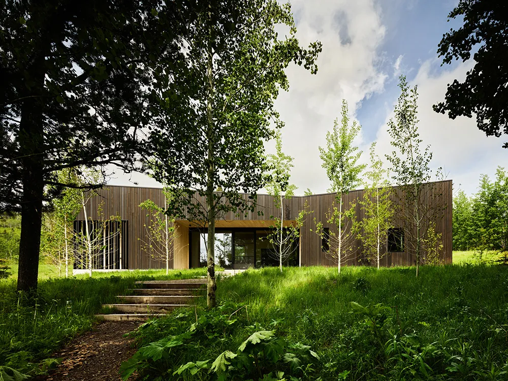 Stilvolle und gemütliche Interieurs moderner Häuser in der Eichenhecke in Kalifornien - Gallery image 40