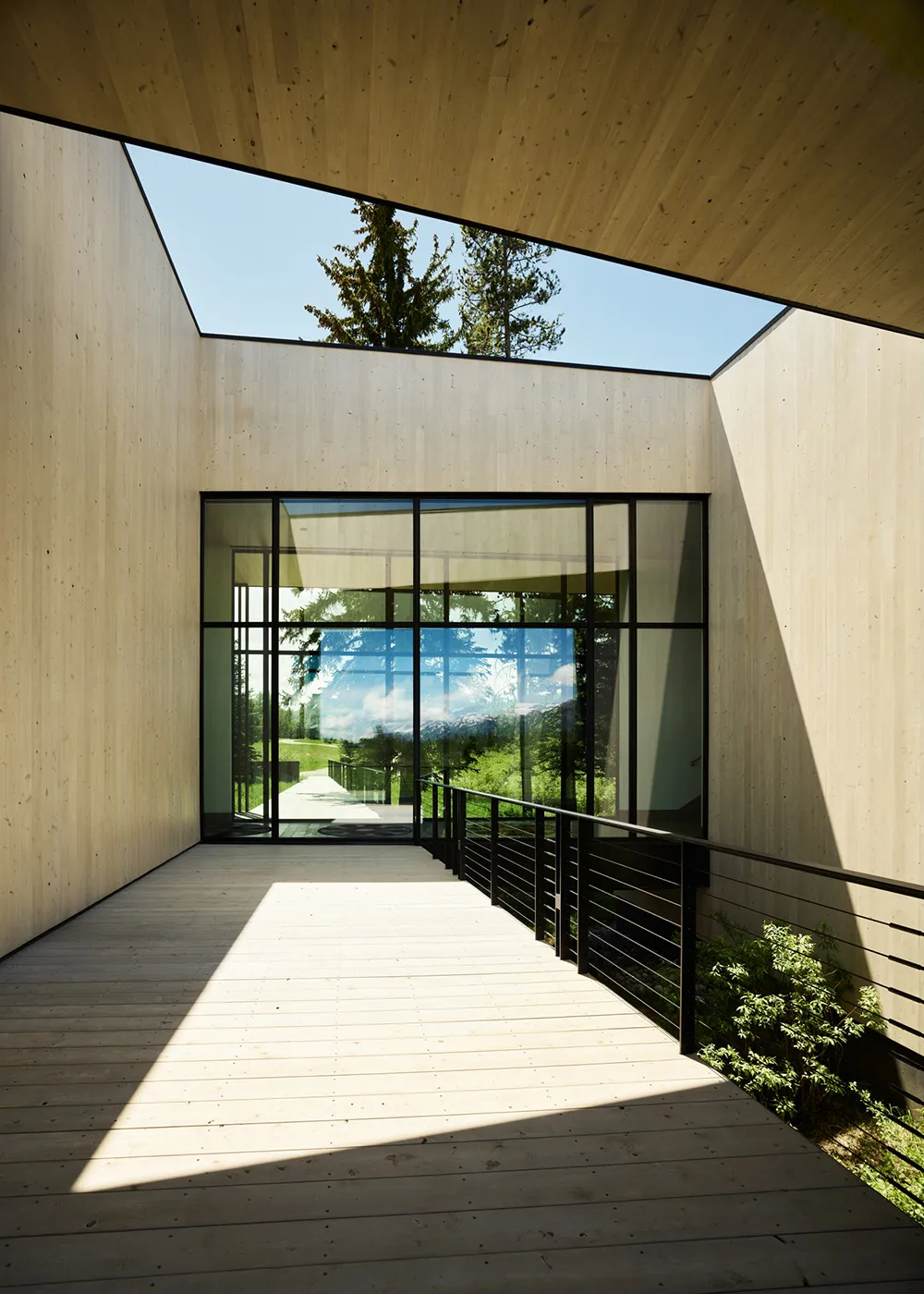 Stilvolle und gemütliche Interieurs moderner Häuser in der Eichenhecke in Kalifornien - Gallery image 18