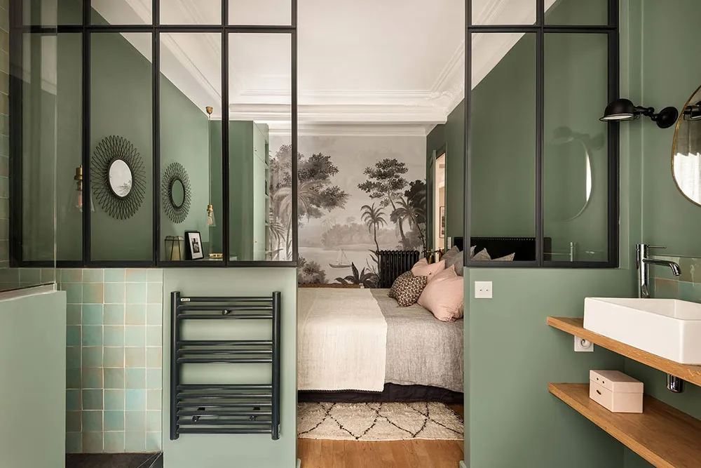 Beautifull enfants avec des murs décorés d' motifs exotiques dans un appartement parisien élégant - Gallery image 6