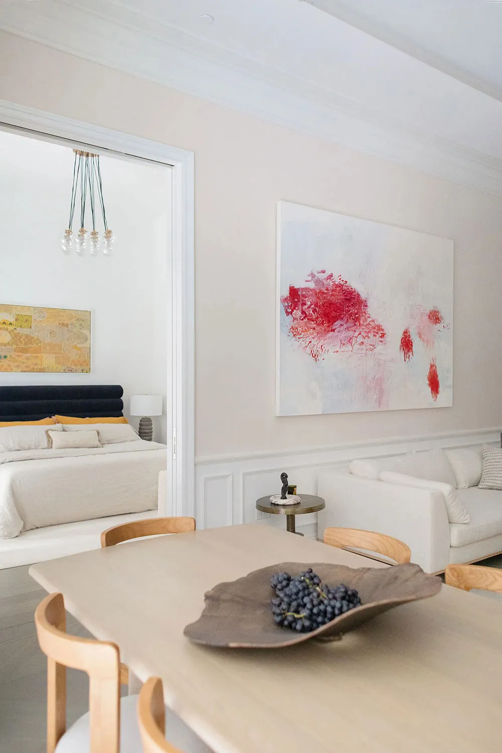 Intérieur doux d'un appartement moderne à New York par un designer mode - Gallery image 6