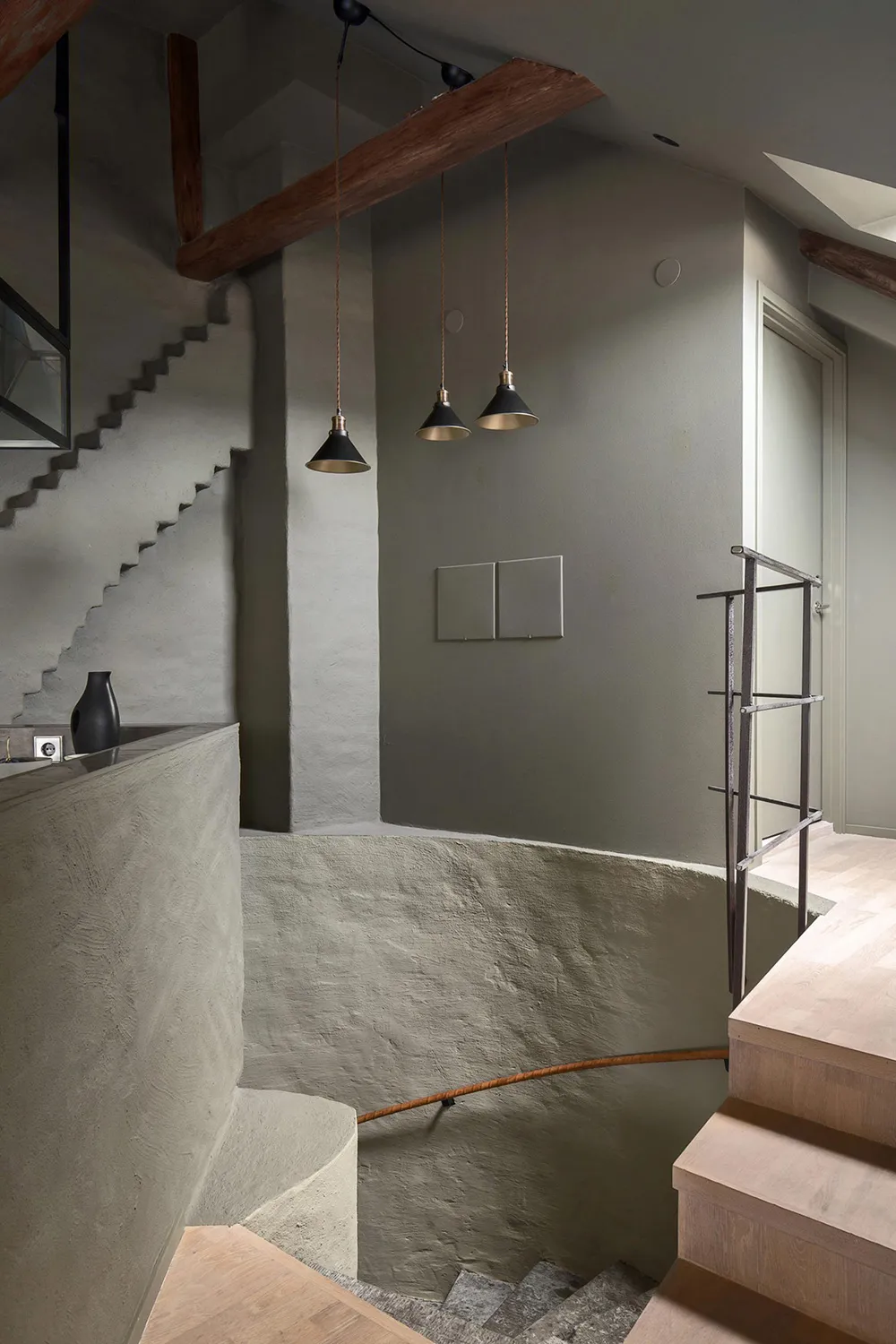 Une intéressante appartement de mansarde avec murs olive et terrasse (66 m²) - Gallery image 12