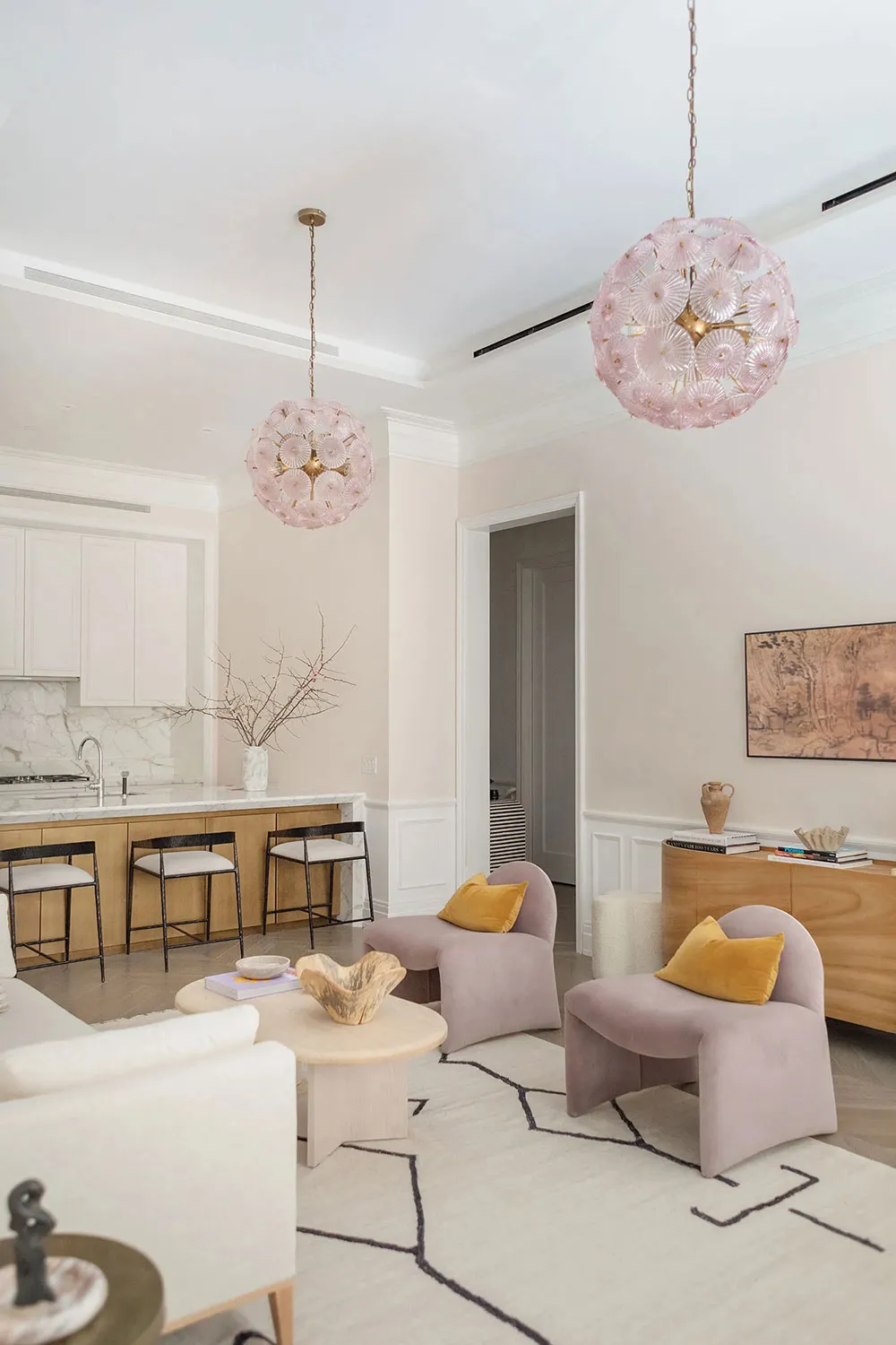 Intérieur doux d'un appartement moderne à New York par un designer mode - Gallery image 2