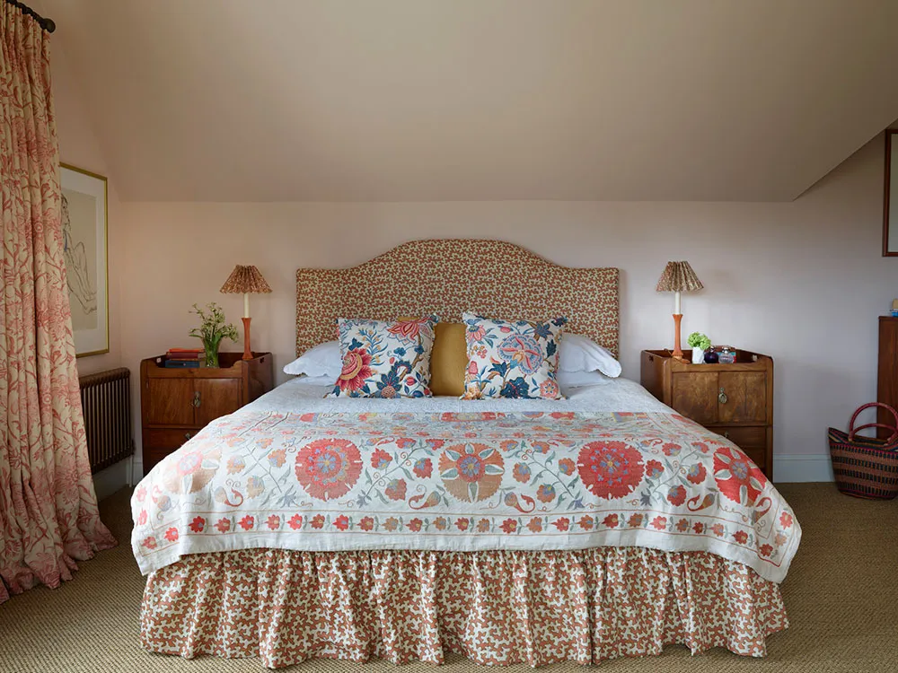 Reino de impresiones coloridas en el diseño de una acogedora casa inglesa - Gallery image 9