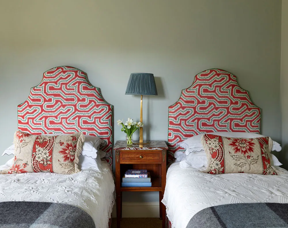 Reino de impresiones coloridas en el diseño de una acogedora casa inglesa - Gallery image 16