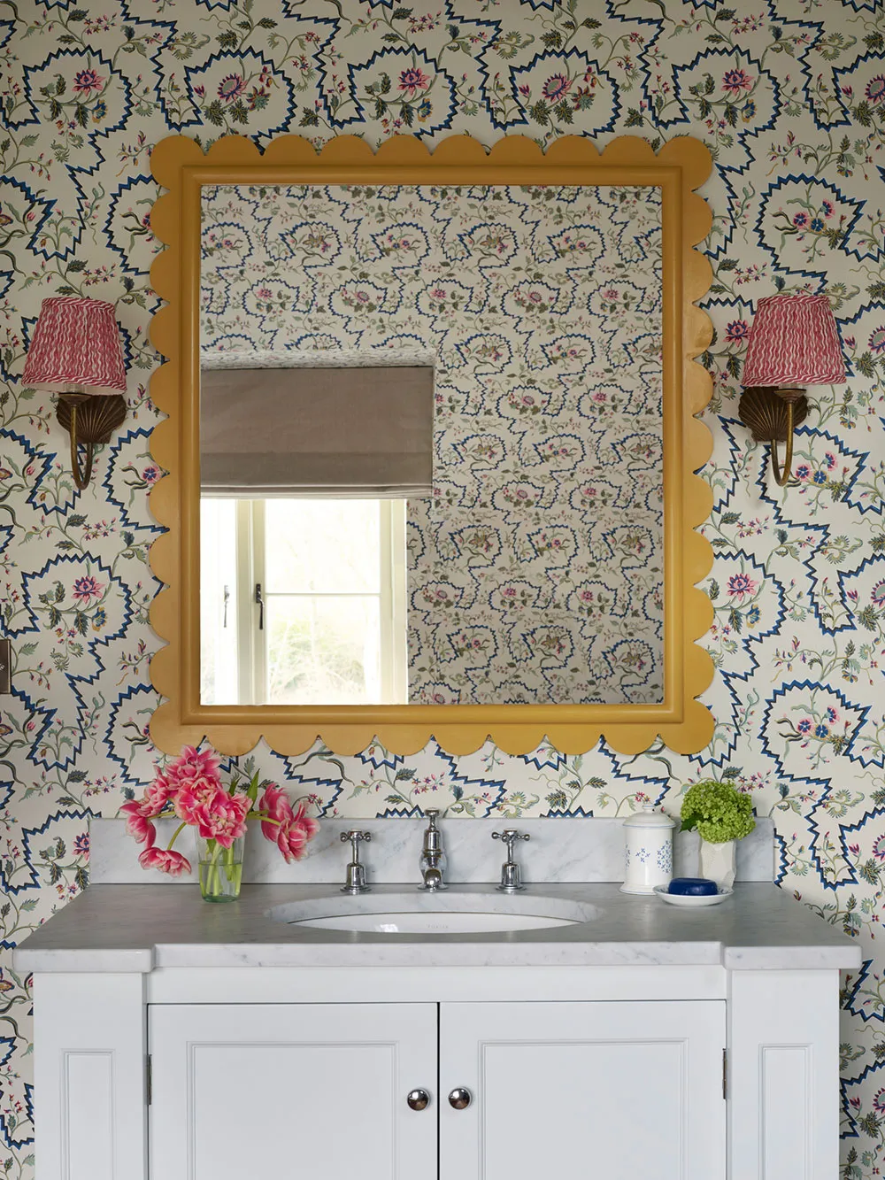 Reino de impresiones coloridas en el diseño de una acogedora casa inglesa - Gallery image 8