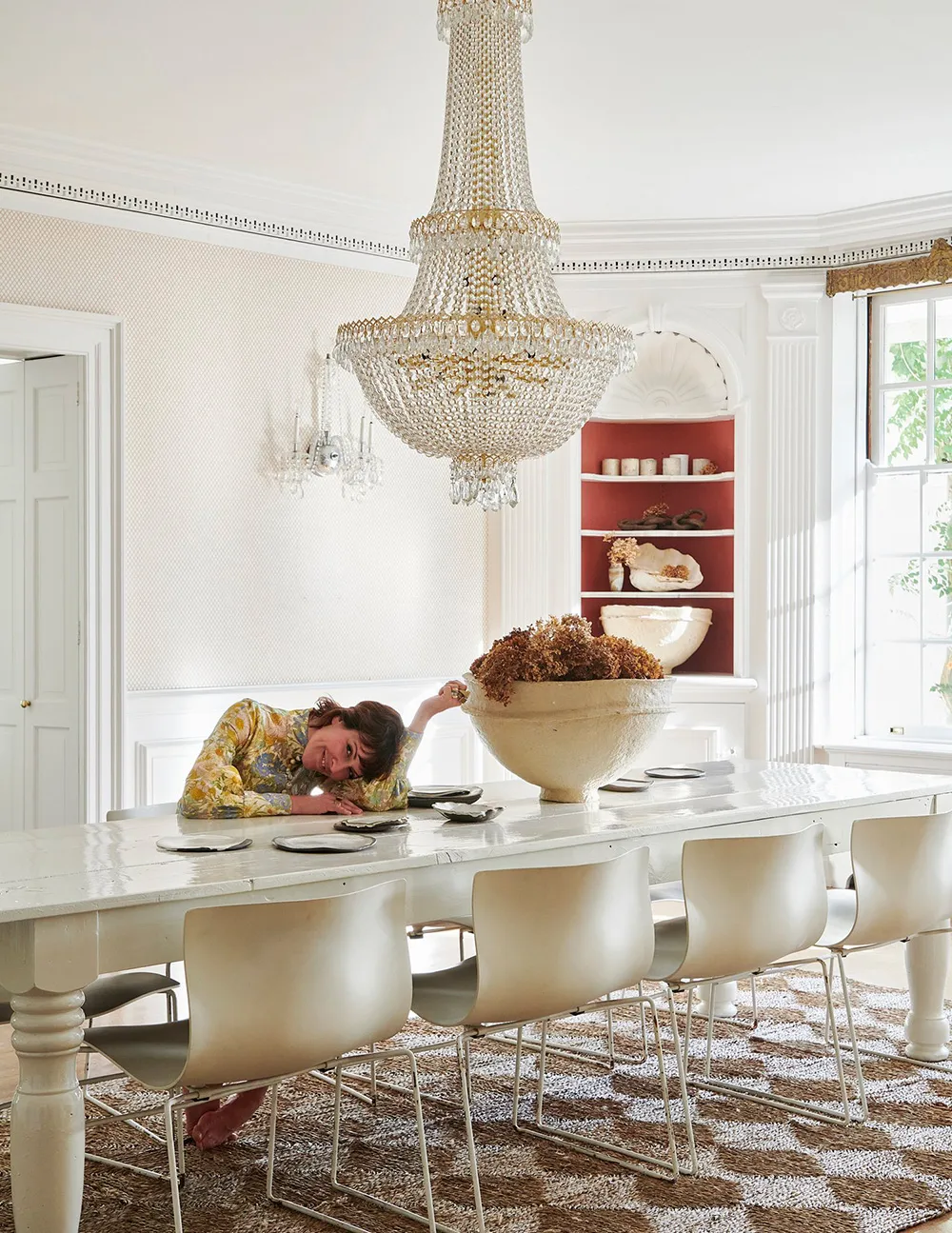 एक आरामदायक कंट्री हाउस, जिसमें एक सुंदर सफेद वरांडा है। - Gallery image 14