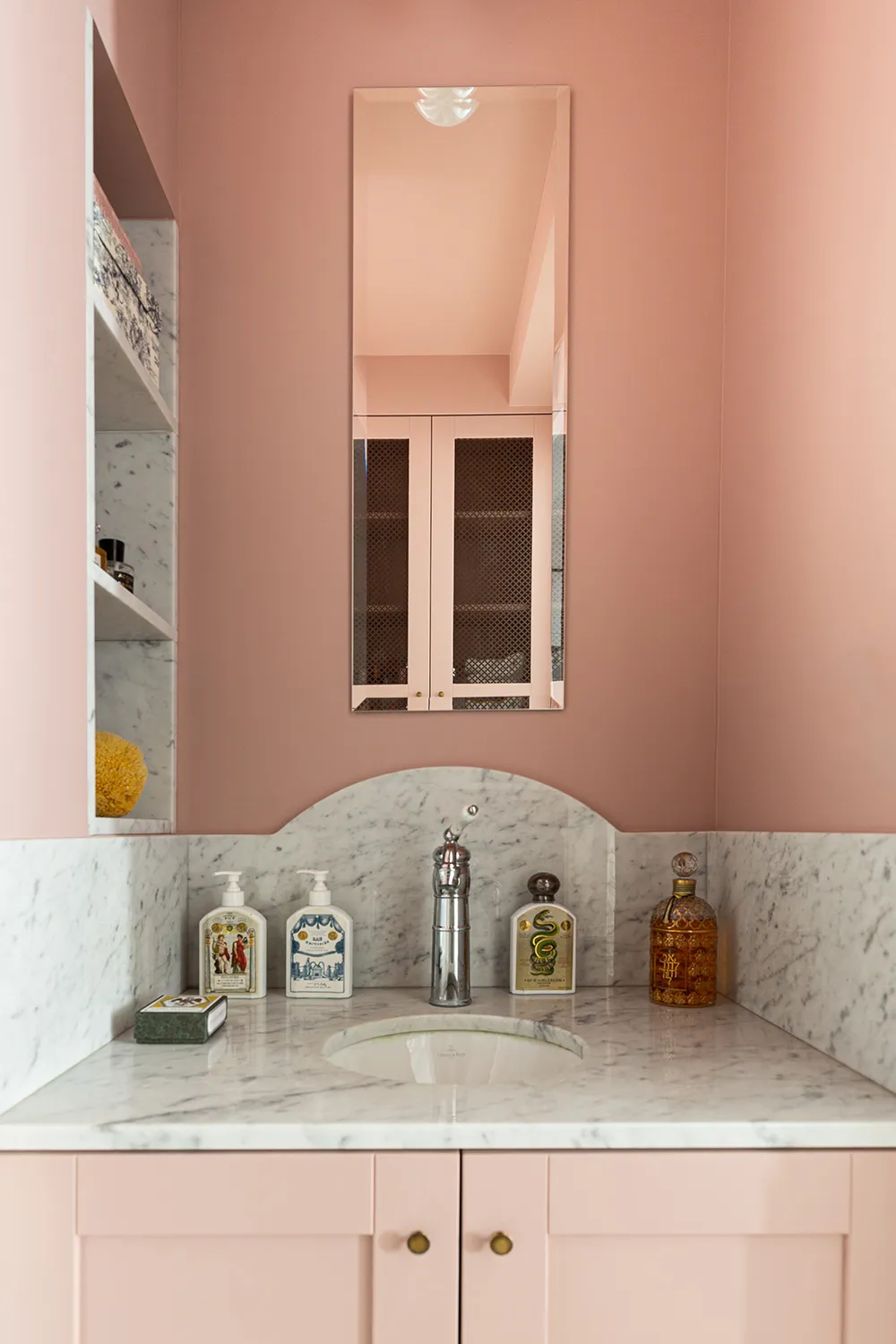 Мяккі відтінки блакитного у чарівній маленькій квартири в Парижі (35 м²) - Gallery image 11