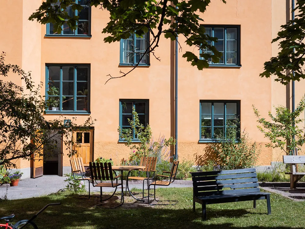 Маленька шведська квартира з ніжним інтер'єром та плямистим диваном (38 кв. м) - Gallery image 22