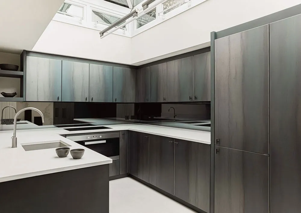 Style moderne et élégant dans des tons laitiers à Londres - Gallery image 13