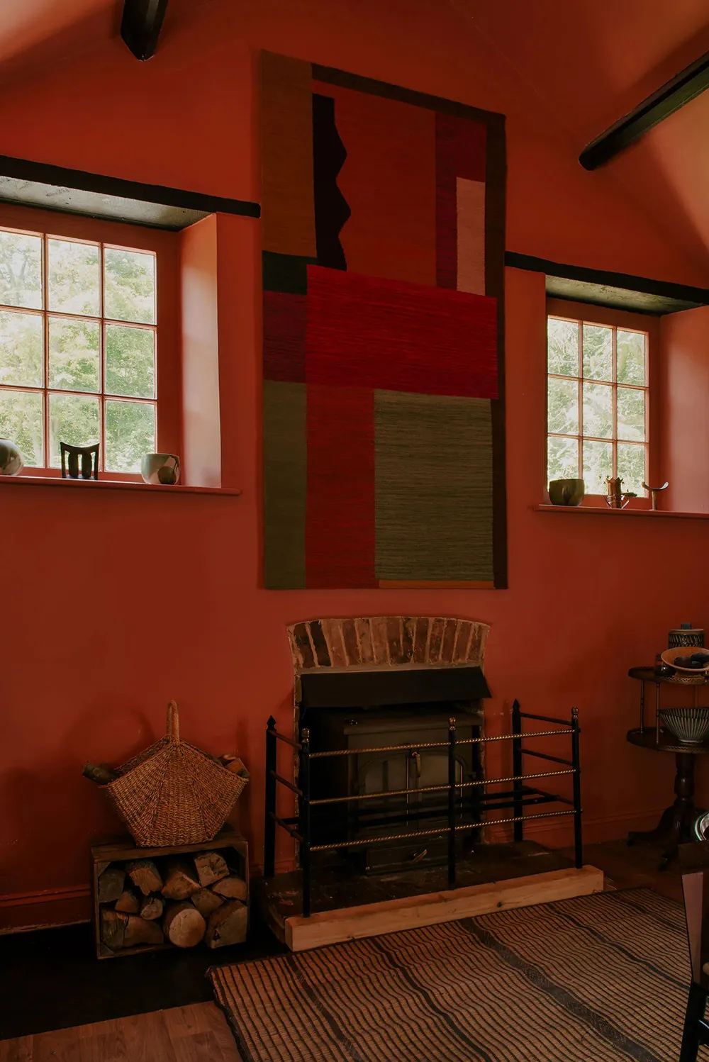 Expressive Paint Colors in the Design of a Rural Cottage in England - Gallery image 3