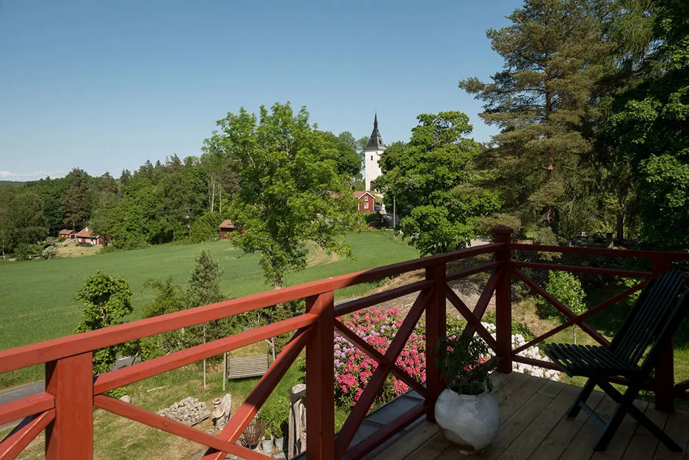 Une belle maison suédoise de campagne avec véranda et vues panoramiques - Gallery image 26