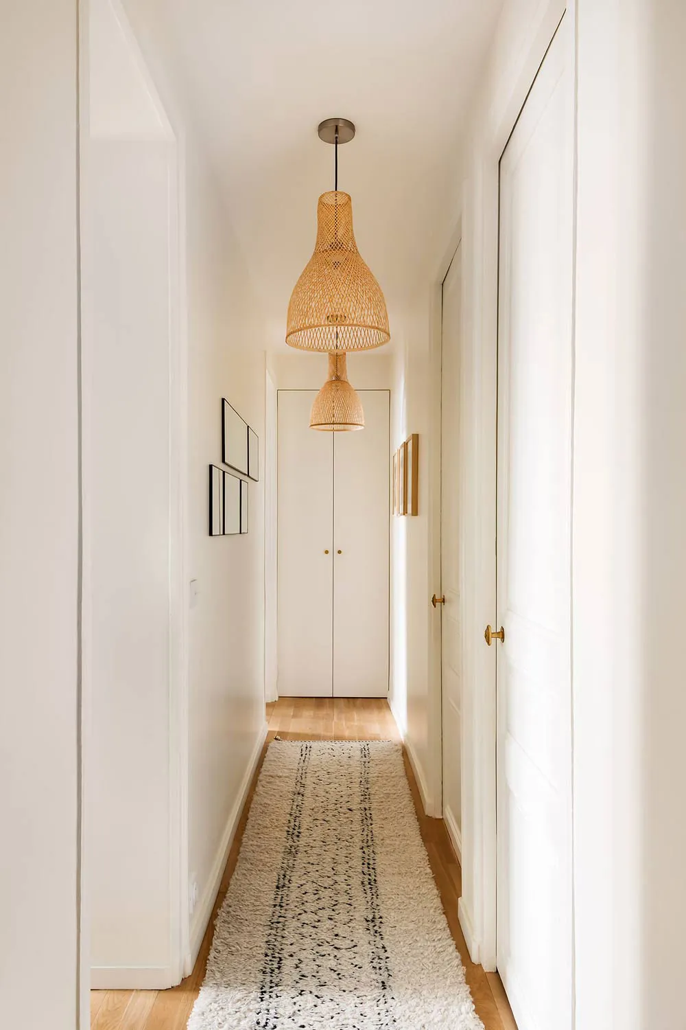 Beautifull enfants avec des murs décorés d' motifs exotiques dans un appartement parisien élégant - Gallery image 7